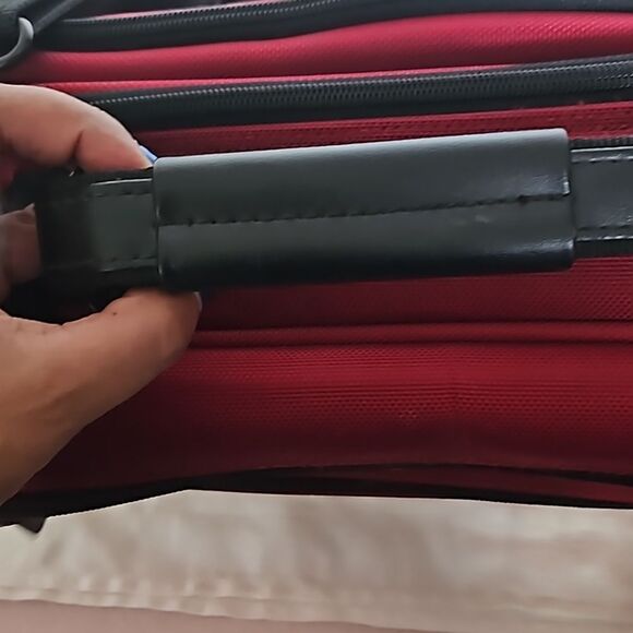 Skyway Women's Shoulder Carry-On Luggage Bag Red/Bag 17"-11" - Picture 14 of 16